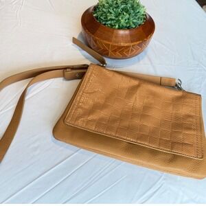 Vince Camuto Corah Crossbody Bag Light Cognac Leather Textured Flap VC-CORAH-LCB